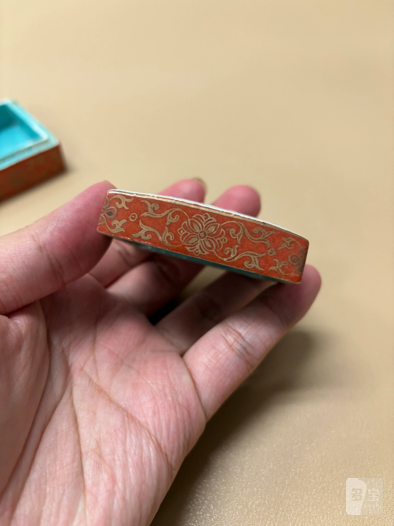 清乾隆 珊瑚红描金墨彩诗文小印盒 - 图3